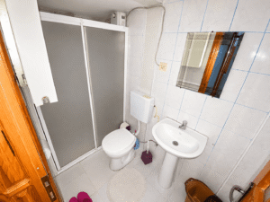alt kat banyo tuvalet